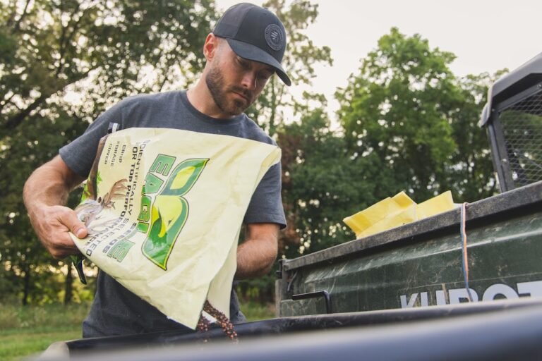 Eagle Seed - Hunt Master® - Perennial Chicory and Clover - Hale Habitat & Seed